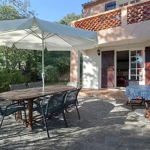 Hébergement de vacances Snug In Les Mimosas With Pool, Bormes-les-Mimosas